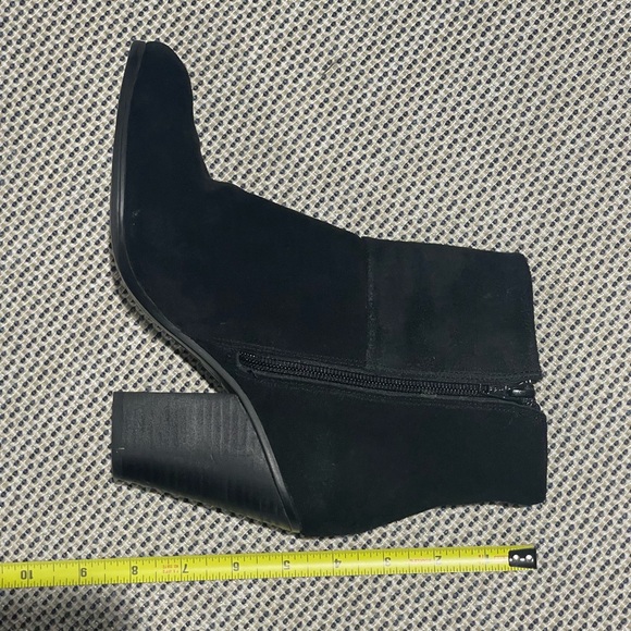 Nine West Bolt Suede Bootie Size 8M - Picture 7 of 9